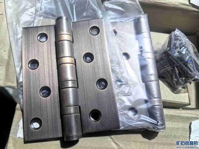 不銹鋼合頁(yè)與金屬可調(diào)柜子腳 現(xiàn)代家具五金中的耐用與靈活性